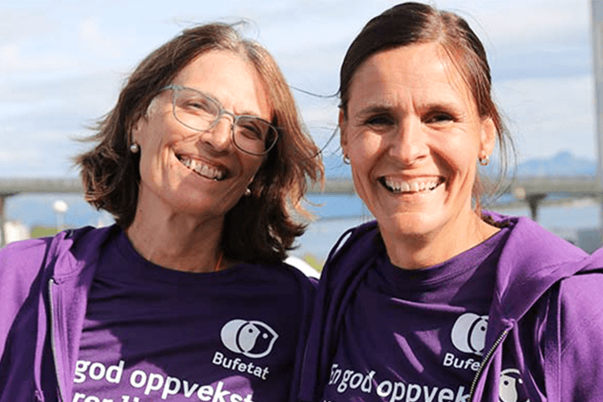 to ansatte i fosterhjemstjenesten